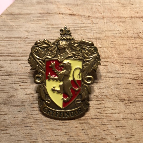 Warner Bros. Jewelry - Griffindor Harry Potter Pin